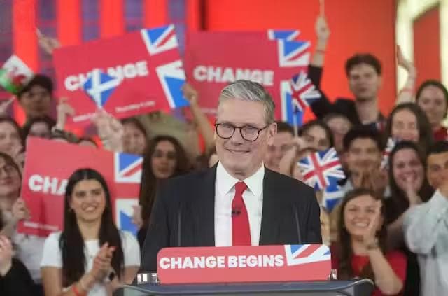 英国黄昏时刻的新首相：基尔·斯塔默能带来什么改变？
