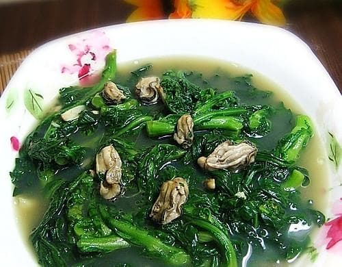 上汤茼蒿蚝仔：一道营养丰富的春季养生菜