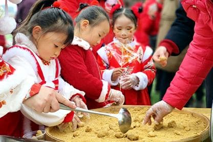 广西灵川：迎新年 趣玩非遗感受传统年味