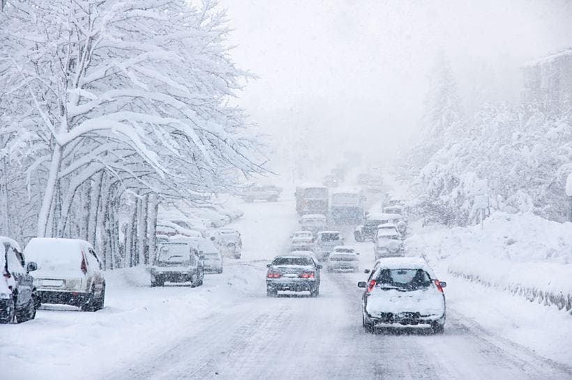 冬季雨雪天安全行车技巧小贴士