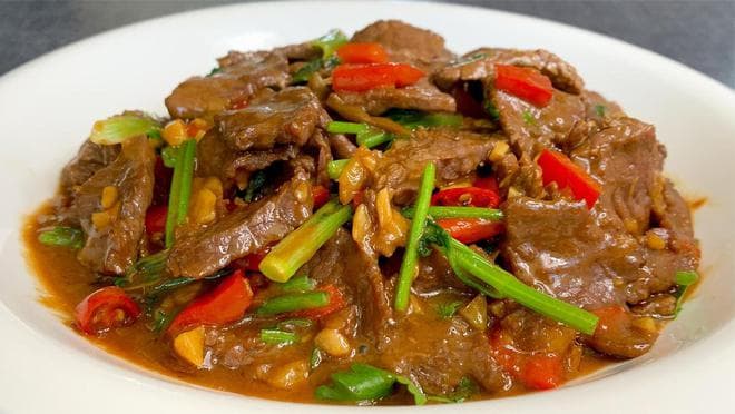 解锁酸脆椒炒黄牛肉，领略热辣鲜香的独特风味之旅