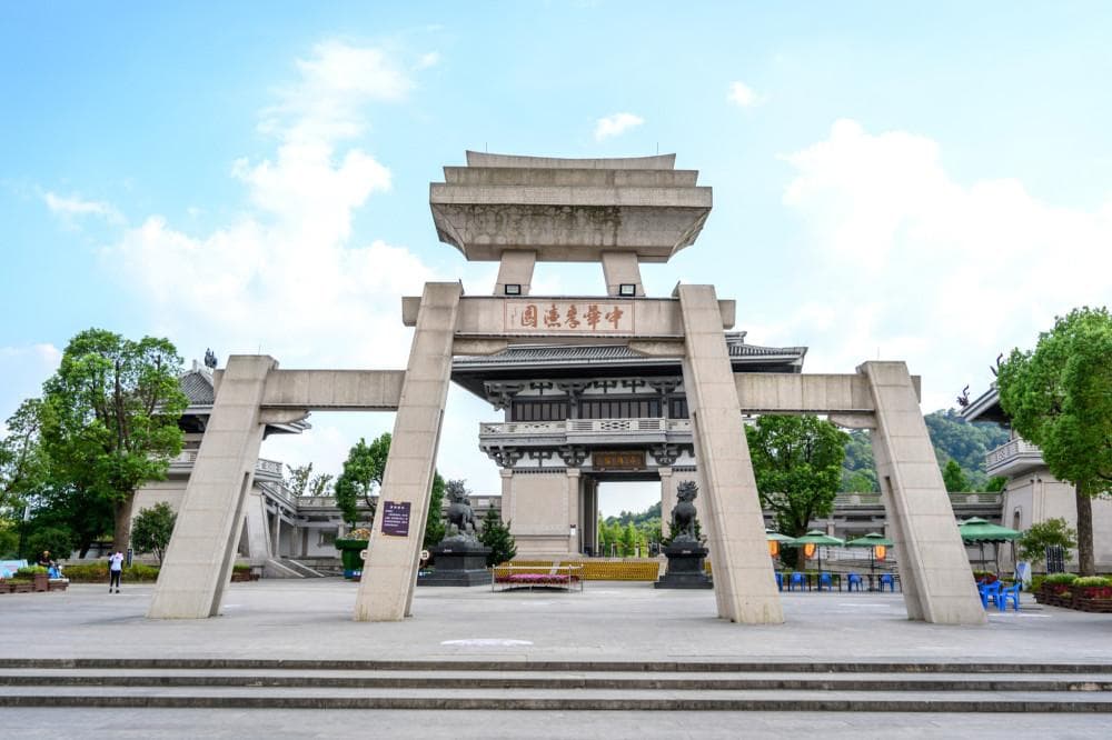 上虞中华孝德园：以虞舜和孝女曹娥为主题，占地560多亩的4A级景区