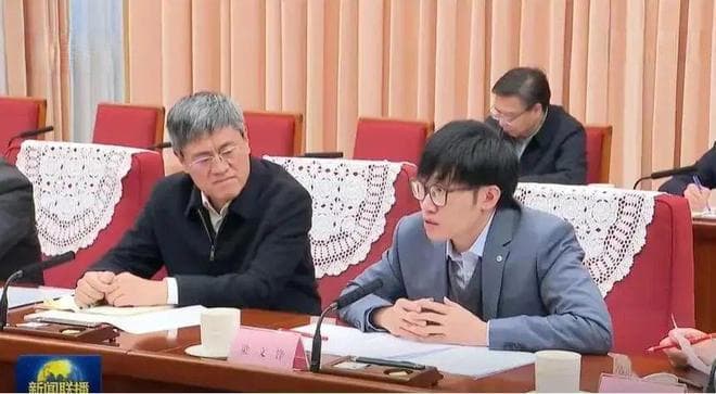 DeepSeek创始人回乡过年，梁文峰被架上神坛!