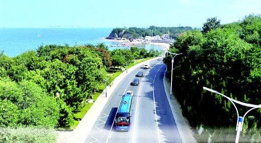 烟台公交绘就港城“流动”风景线