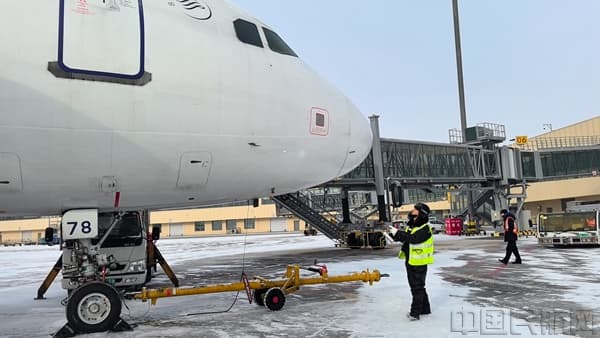 东航技术哈尔滨驻站机务保障团队：风雪中保障亚冬航班
