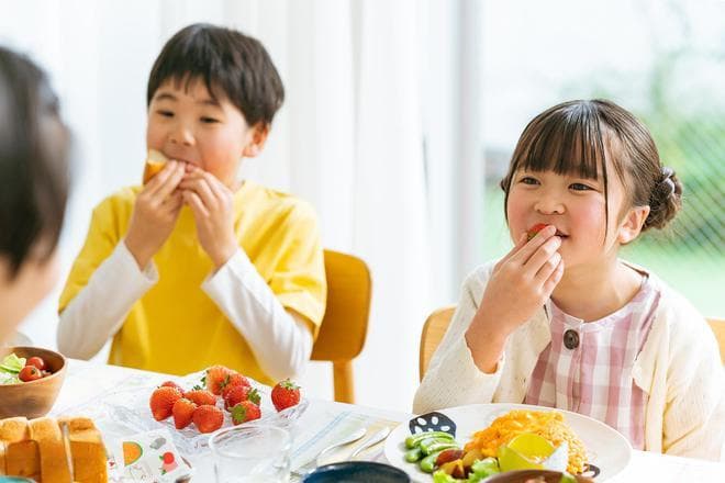 冬天孩子嘴唇干裂、手指脱皮？医生提醒：不仅因为缺水