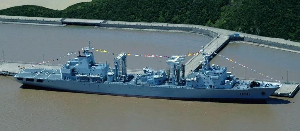 海上移动仓库：903型综合补给舰