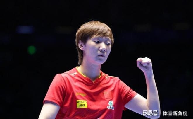 王曼昱6字回击“孙颖莎你最棒”！意外插曲彰显大将风范
