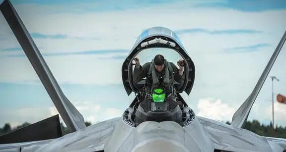 F-22战斗机是如何进行空中格斗的？美国空军告诉你