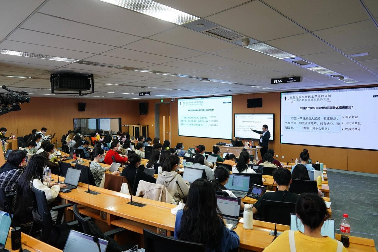 大学课程思政融入专业教学的艺术：方法与效果的深度探索