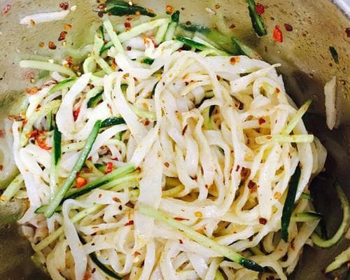 学会准备工作，做出美味的凉皮（从原材料到制作工具，全方位指导准备工作）