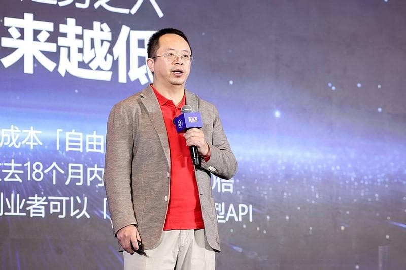 周鸿祎：AGI遭遇瓶颈，智能体与专业大模型成新趋势