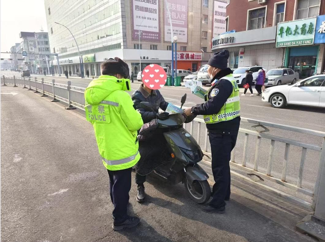 岭城交警全力开展城区交通秩序整治行动