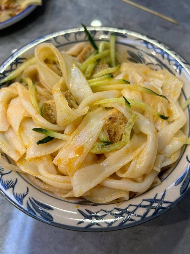 凉皮的原料是米还是面？原来主料是“它”，惊不惊喜？
