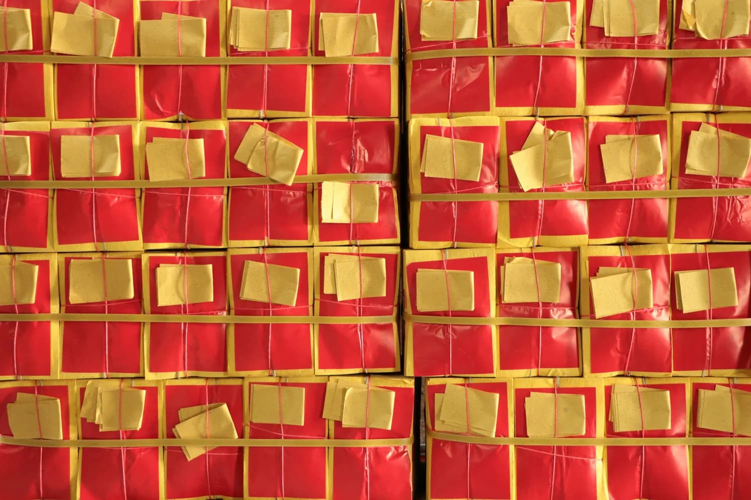 刘强东派发3000万家乡红包引热议，税务局：个人派发不征税
