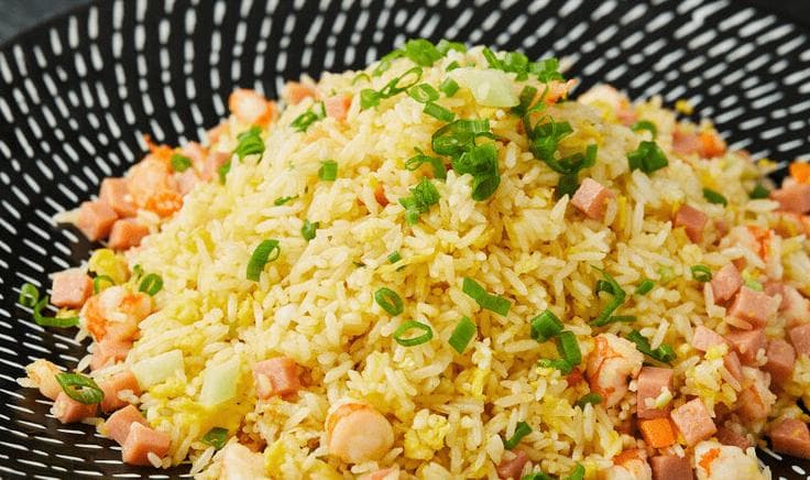蛋炒饭，先炒米饭还是鸡蛋？厨师长分享正确做法，金黄油亮粒粒香