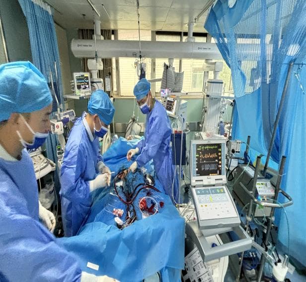 心血管内科成功开展IABP联合ECMO支持下冠脉介入治疗