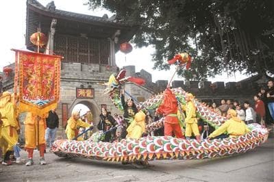 潮州龙湖古寨小小“驯龙师”组团出圈，掀起舞龙“青春风暴”