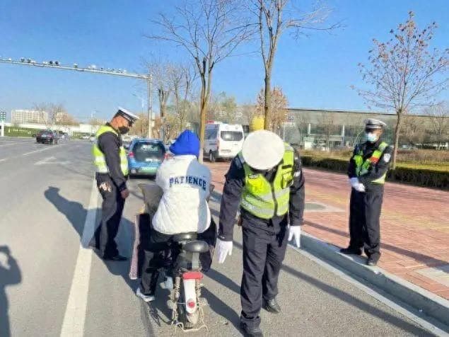 12月起，电动车、摩托车上路“4大行为”严查，违者扣车罚款