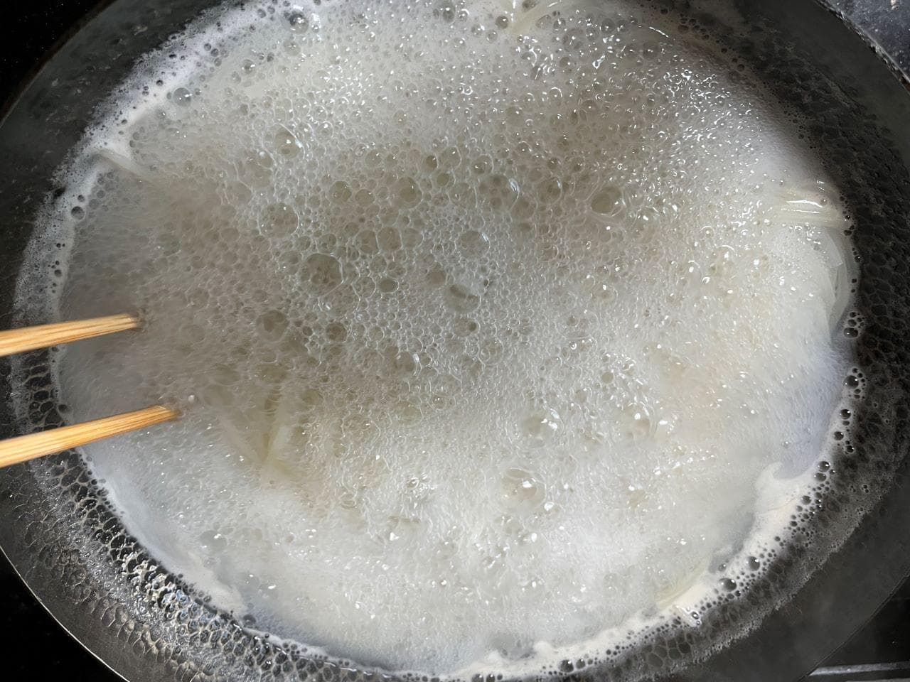 炒米粉，很多人第一步就错了！难怪夹生，教你1招，米粉爽滑劲道
