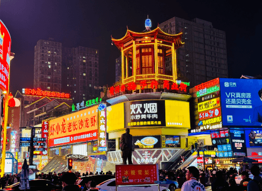 长沙五一广场游玩全攻略，含交通指南、游玩路线、景点介绍、美食推荐