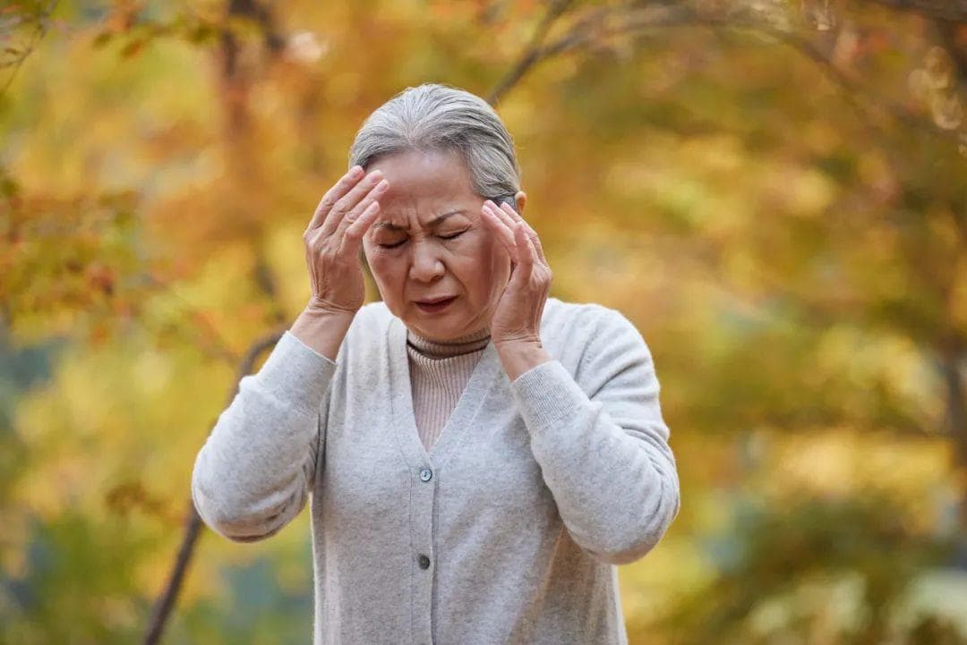 莫名其妙就头晕头痛，小心这种常见病