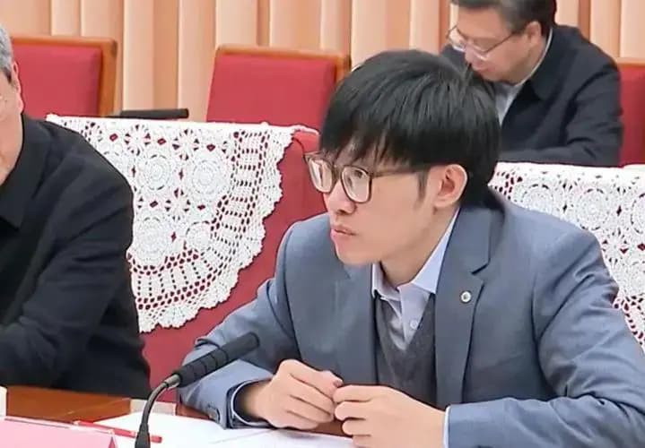 梁文锋成功的关键：打破了“做题家思维”