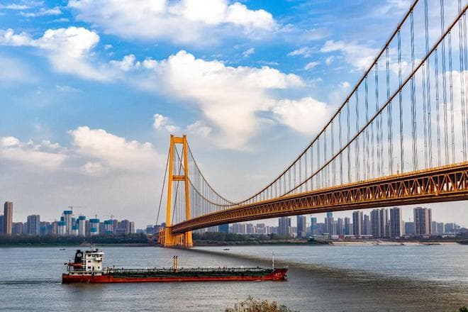 中国跨度最大的桥，跨江1700米不设桥墩，10万吨桥体会怎么浮呢？