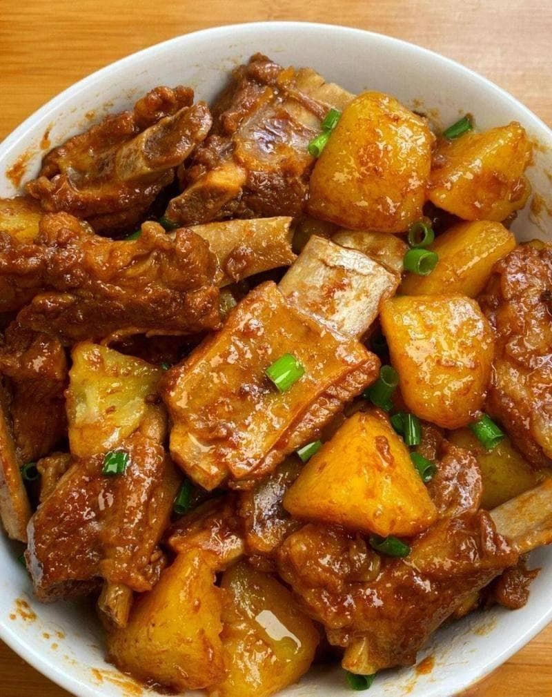 土豆烧排骨这样做才好吃，软烂入味鲜香下饭，这才是靠谱实用的家常菜