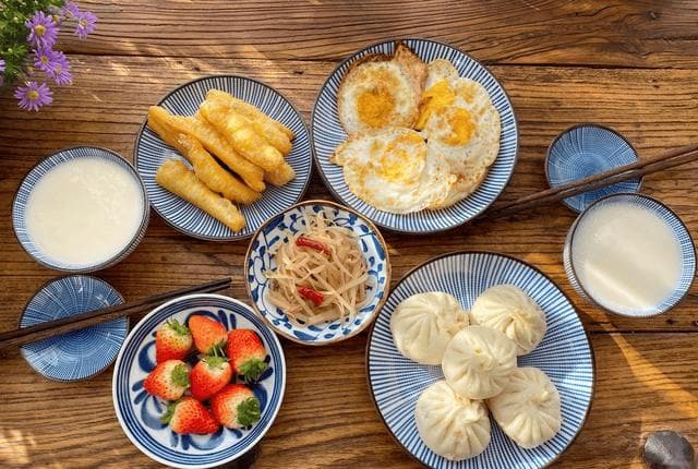 色彩与食欲：盘子颜色对进食量的影响