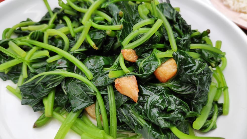 地瓜叶六大功效与食用禁忌：从护眼到防骨质疏松的营养宝典