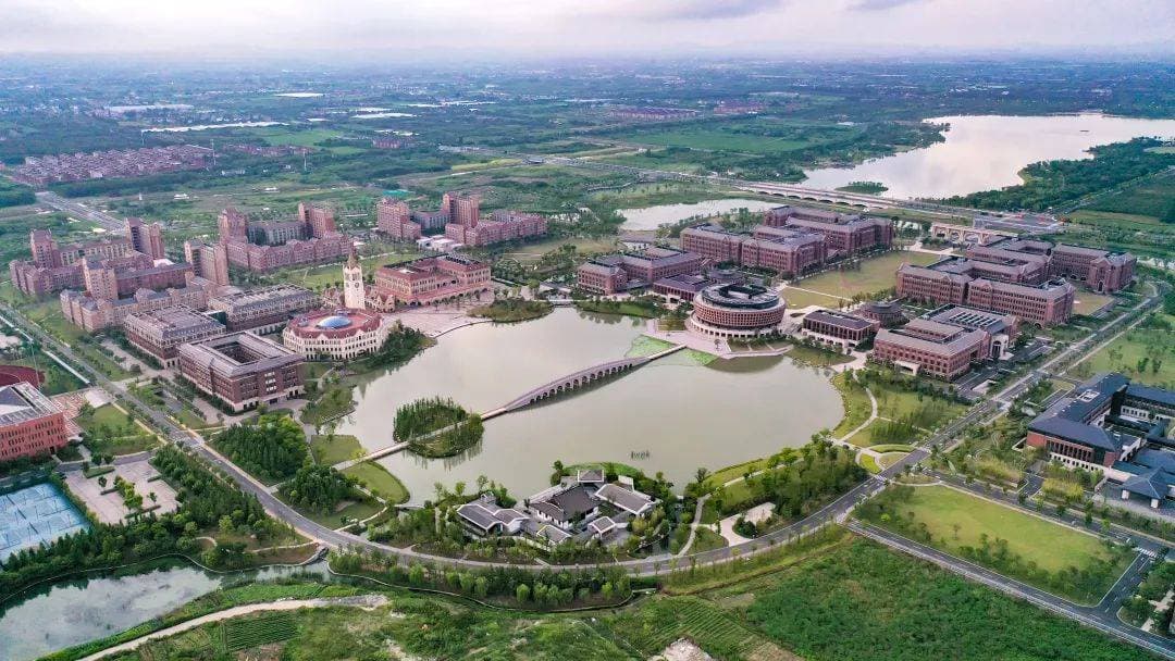 走进浙江大学国际校区：一座会呼吸的“海绵校园”