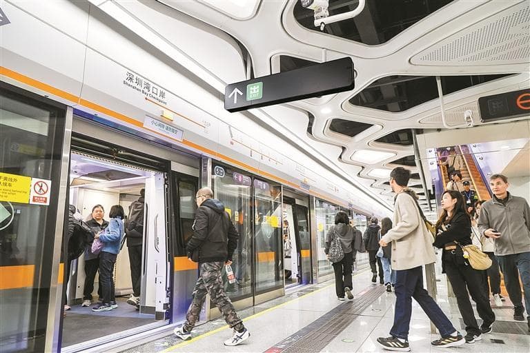 深圳地铁5条新线同时通车 全市轨道交通运营线路增至18条，运营总里程595公里