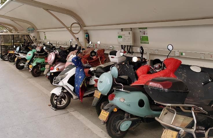 电动车电池充电大不同！铅酸VS锂电，你的充电方式选对了吗？
