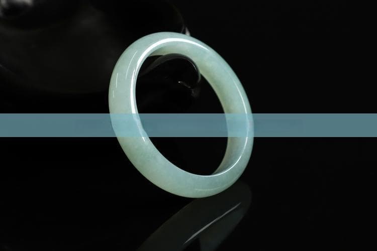 独龙玉重量与特性分析：全面了解其轻盈质感和应用价值