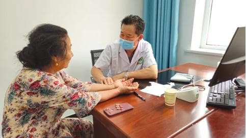 新疆和静县蒙医医院举办中医民族医药文化月活动