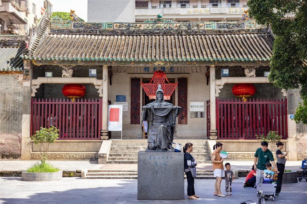 白云族记：陈氏家族八百年传承与荣耀