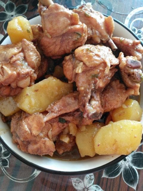 东北经典：鸡肉炖土豆的详细烹饪做法