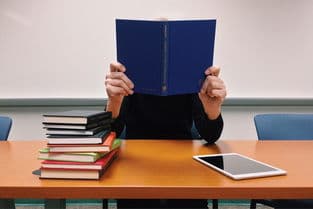 多方回应学校要求学生提交消费明细，一场关于透明与成长的账单讨论