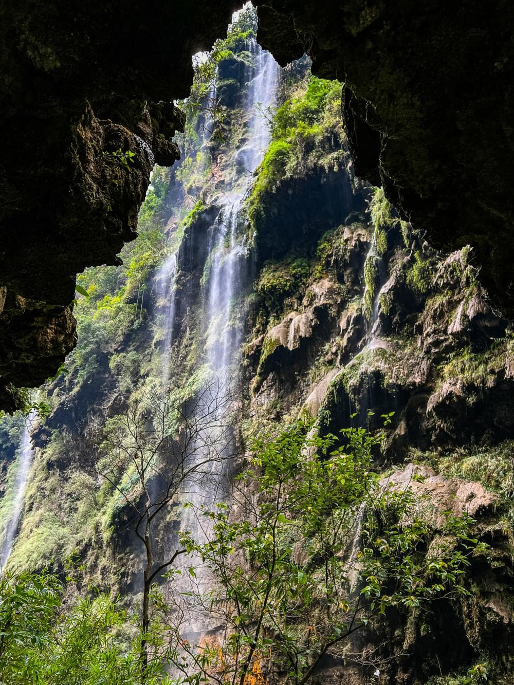 马岭河峡谷：瀑布成群，峡谷如画，被誉为地球上最美丽的疤痕