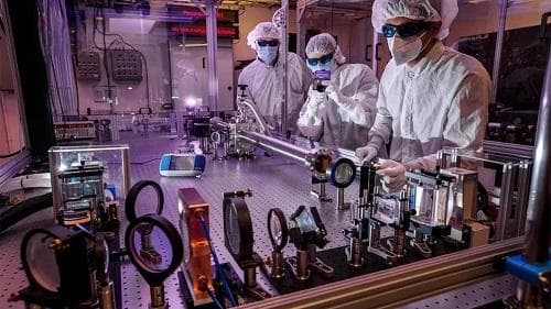 美国实验室研发新型激光技术可大幅提升芯片制造效率