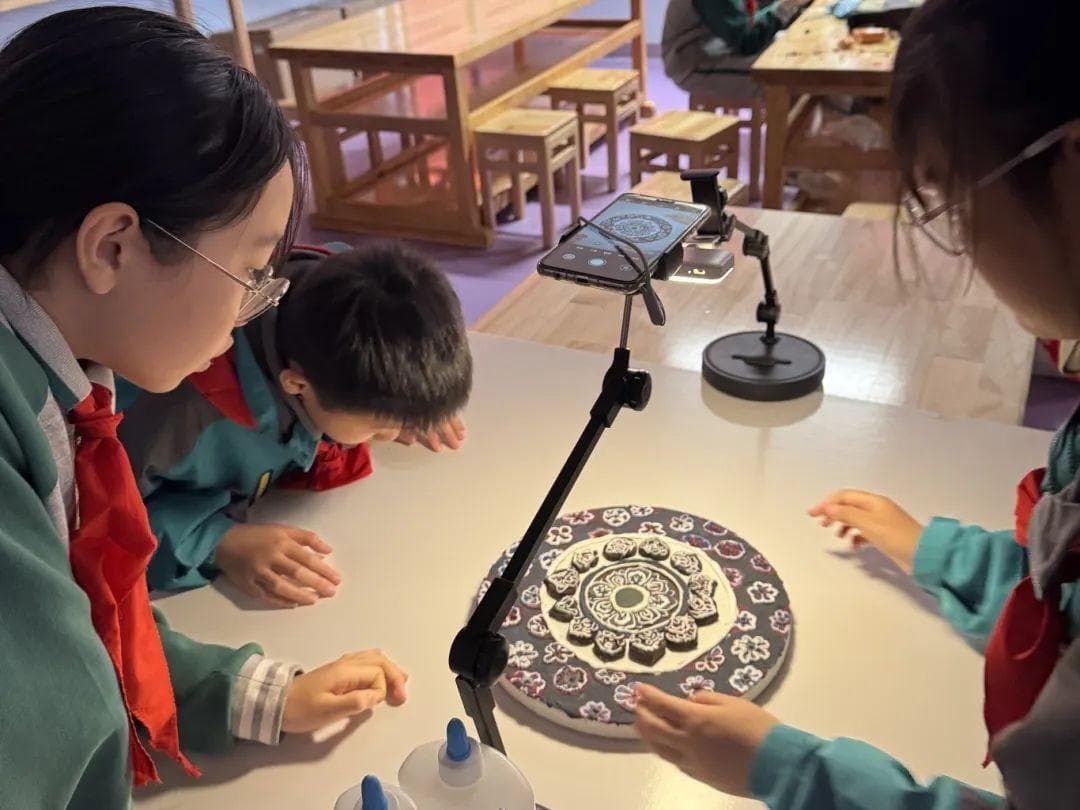 “AI不会取代教师，但会淘汰因循守旧者”