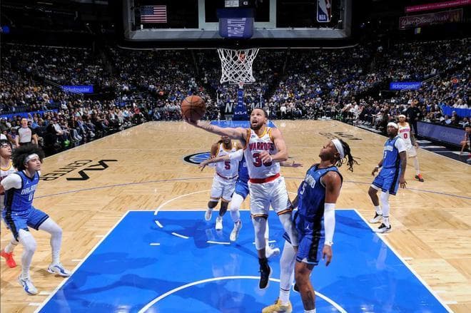 56+4+12记3分，库里创4大NBA历史第1神迹，勇士17分逆转魔术