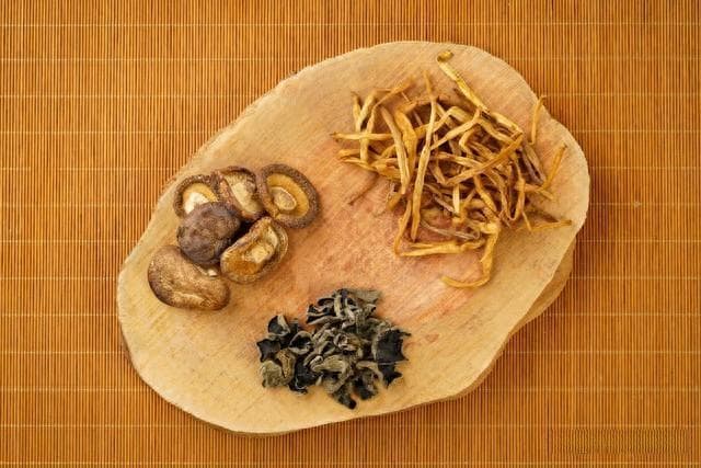 经常吃“黄花菜”有啥用？中医：或解决6个问题，但4种人不能吃
