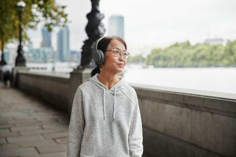 音乐与大脑健康：听歌、唱歌、玩乐器可防失智？