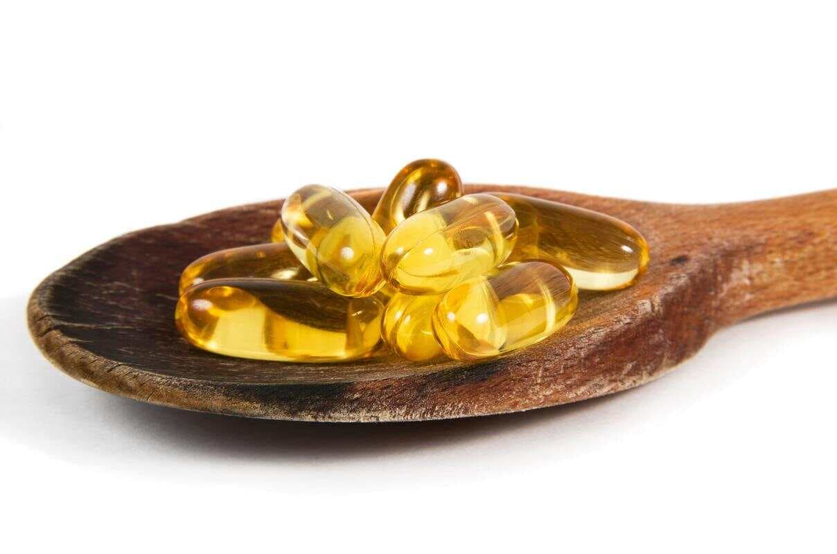 鱼油是治疗失眠、高血脂的良药，医生告诫：服用时注意5个问题