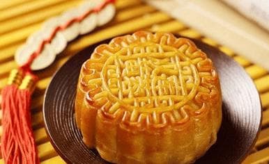 中秋赏月吃月饼：一个传统习俗的诞生与演变