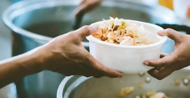 外卖里常见的「盖浇饭」，是典型的热量“炸弹”