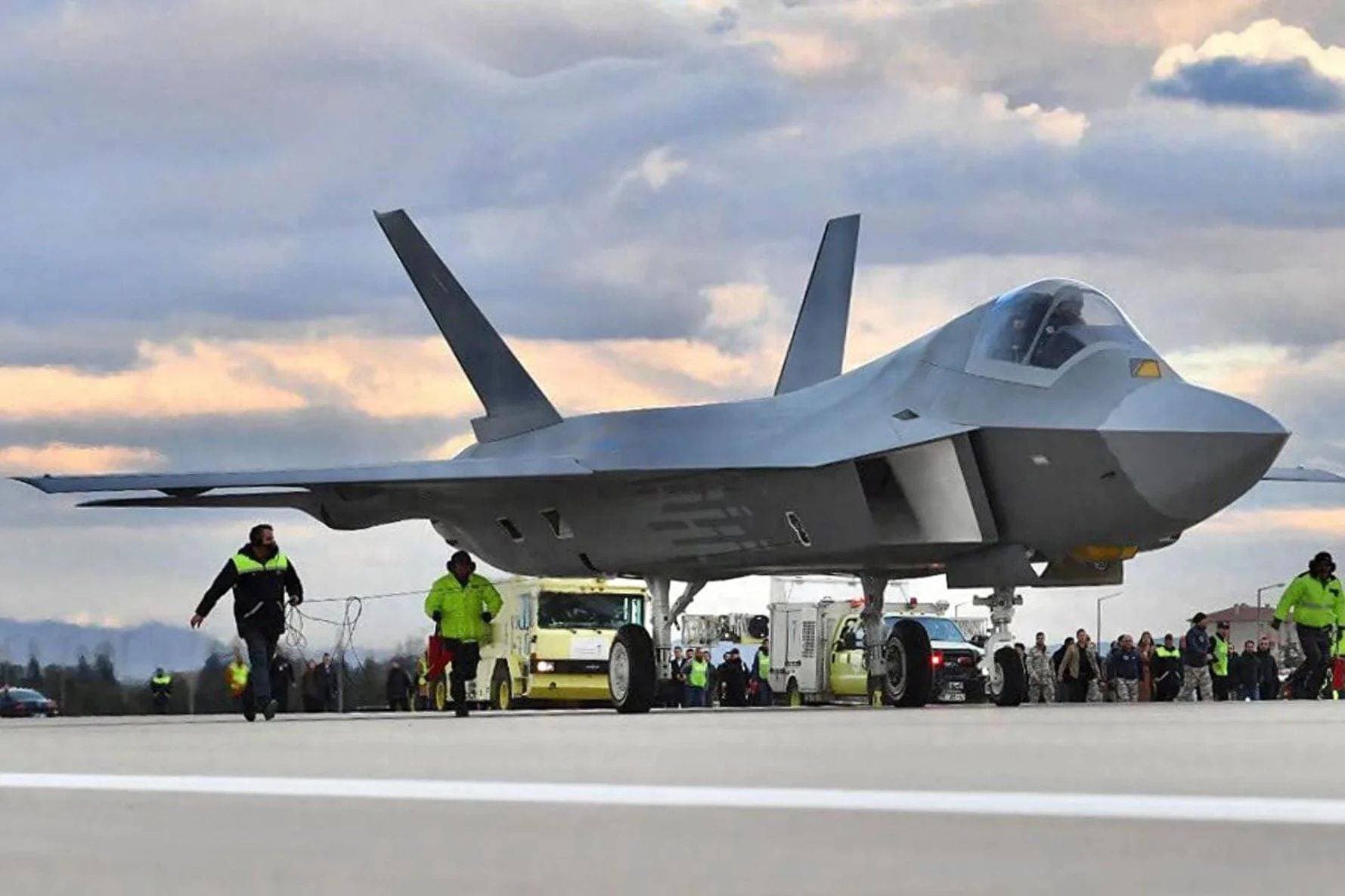 为什么全世界的隐身战斗机都在仿美国F-22？中国歼-20为何鲜有模仿者？