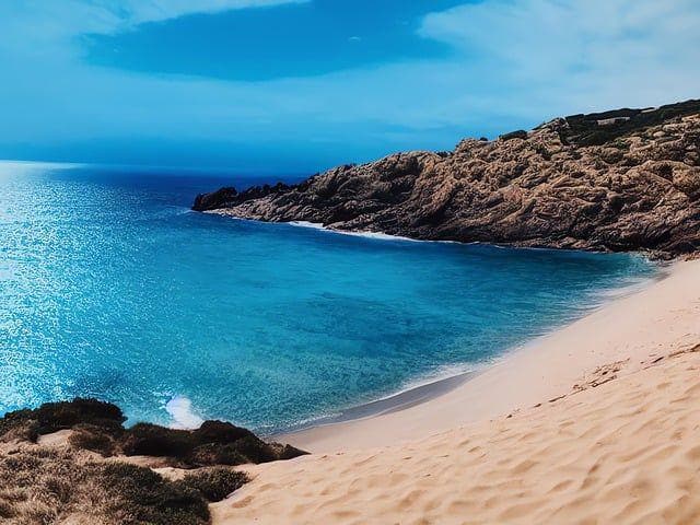 三亚印象：阳光、沙滩与海浪的交响曲